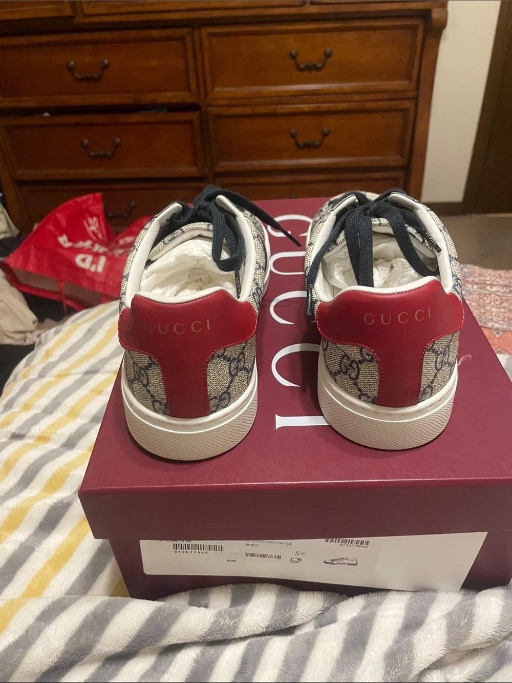 Gucci gg supreme